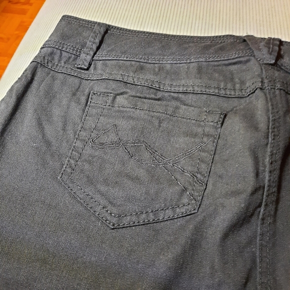 Smart Set Black Mini Skirt (Size 9) - Picture 3 of 8